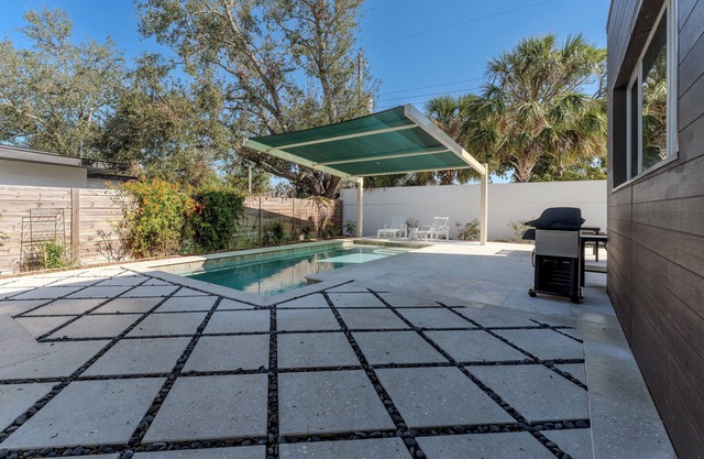Charming 2-bedroom house in superb Sarasota with WiFi, AC