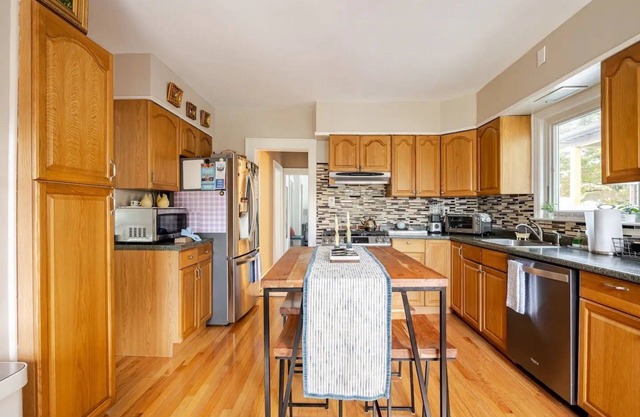 Charming 2-bedroom house in fabulous Stamford with AC, WiFi