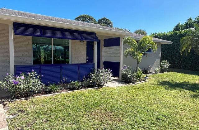 Charming 2-bedroom house in delightful Jupiter with WiFi, AC