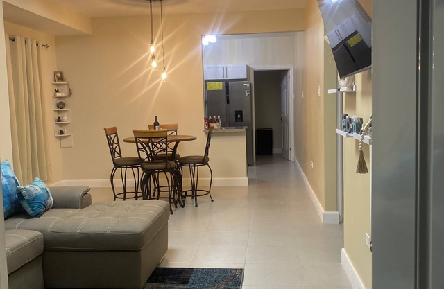Charming 2-bedroom house in lovely Lucea with WiFi, fitness room and pools