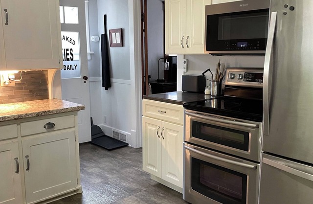 Charming 2-bedroom house in delightful Algona with WiFi, AC,