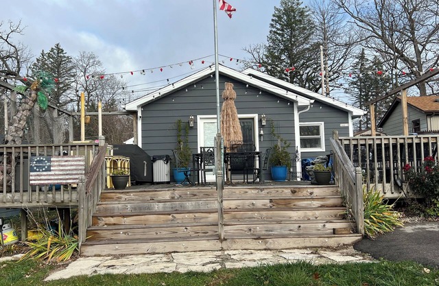 Charming 2-bedroom house with a pier and kayaks in Paddock Lake