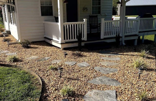 Charming 2-bedroom house located in the Blue Ridge