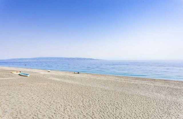 Charming 2-bedroom house in fabulous Roccalumera with AC