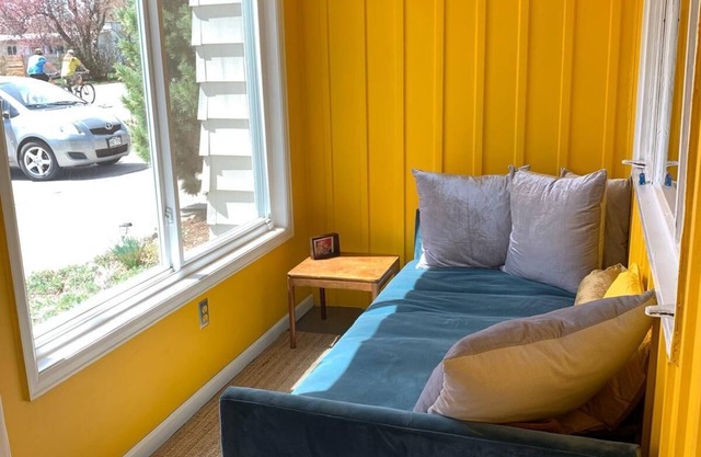 Charming 2-bedroom mid-century home in Lakewood