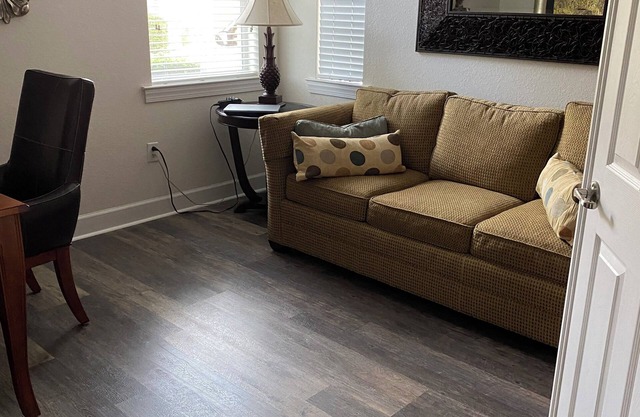 Charming 2-bedroom + office condo with WiFi, fitness room in gorgeous Fort Myer