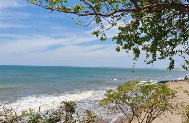 Charming 2-bedroom ocean front house in tranquil Casares with WiFi, cable TV