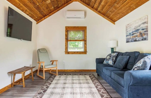 Charming 2 bedroom Townhome w/private office suite