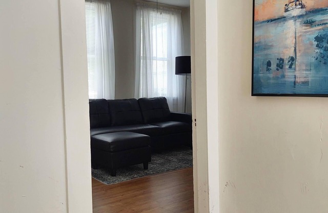 Charming 2-bedroom condo in awesome Brattleboro with WiFi, AC