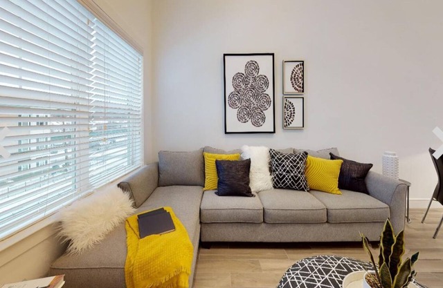 Charming 2-bedroom apartment close to Ryder Cup in Farmingdale with Parking