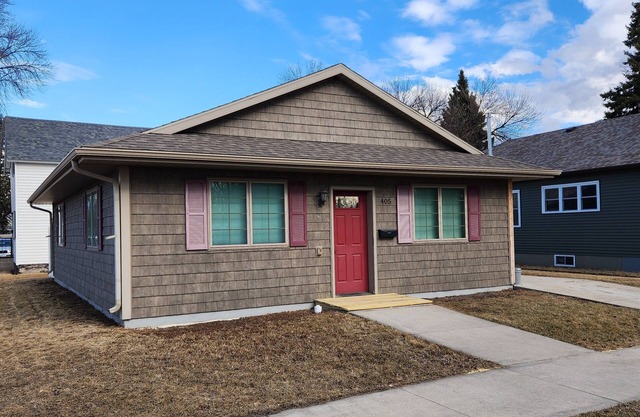 Charming 2-bedroom house in delightful Grand Forks with WiFi