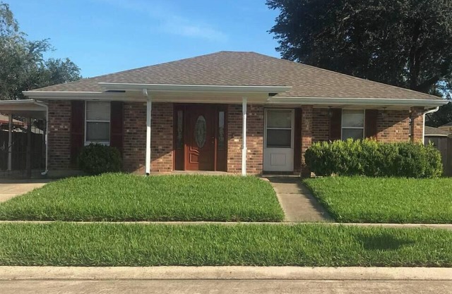 Charming 2-bedroom house with AC, WiFi in wonderful New Orleans