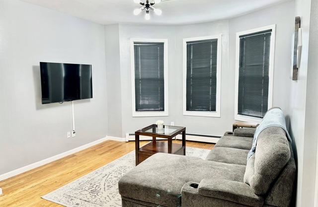 Charming 2-bedroom apartment in cool North Bergen with WiFi, AC