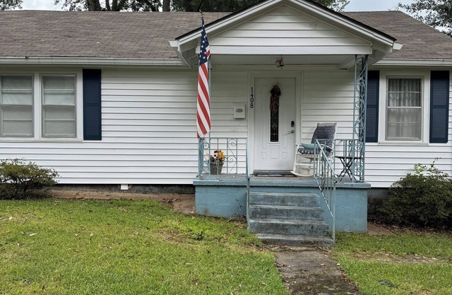 Charming 2-bedroom house with WiFi, HVAC in awesome Water Valley