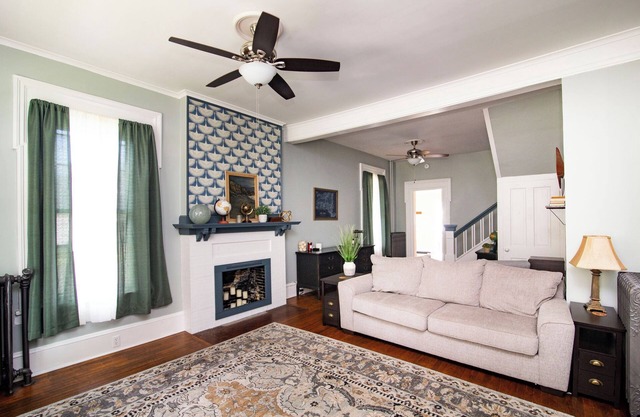 Charming 2-bedroom apartment overlooking park in the Village of Watkins Glen