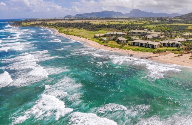 Charming 2-bedroom Villa A/C, Resort Access, Pools, Beach Front, Free Parking!