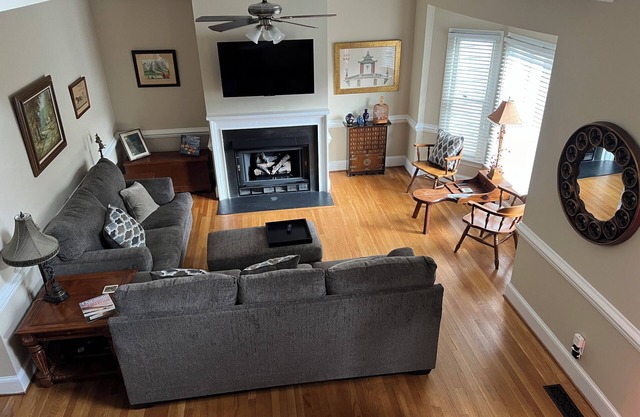 Charming 2 BR townhome with office. Great central location near airport!