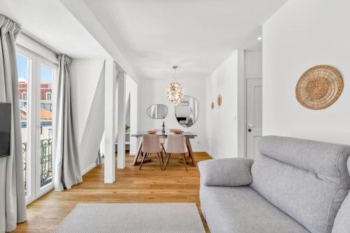 Charming 2-Floor, 6 Beds Apartment in the Heart of Lisbon