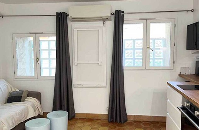 Charming 2 P air-conditioned in the heart of the Vieil Antibes