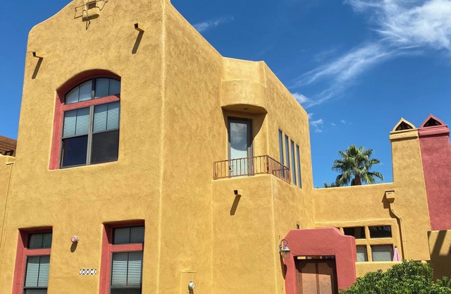 Charming 2BR-2.5BA Townhome- Access to Pool, Hot Tub & Gym