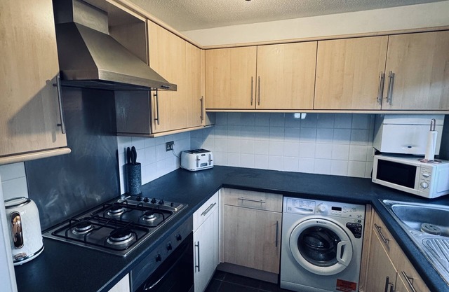 Charming 2BR Home Minutes from central London
