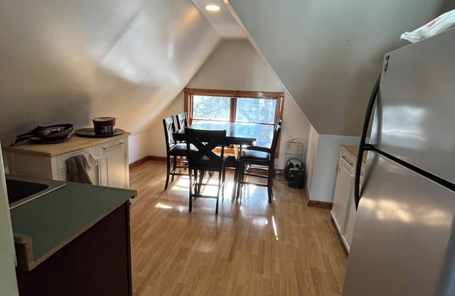 Charming 2BR villa with WiFi, in downtown Yonkers. 25 min from Time Square