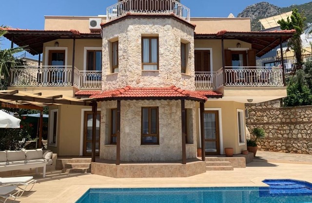 Charming 3/4 bedroomed Villa with private pool and stunning rooftop terrace