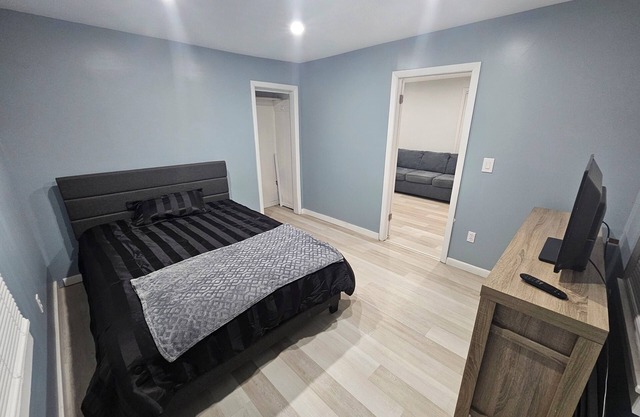 Charming 3-Bdrm 2-Bath and Office. Smart T.V. All utilities included and WiFi