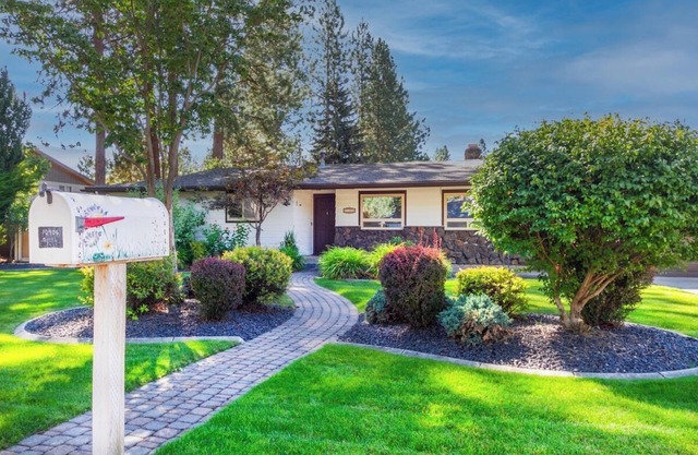 Charming 3 Bed, 2 and a half Bath Family Oasis - Pool, BBQ, Fire Pit