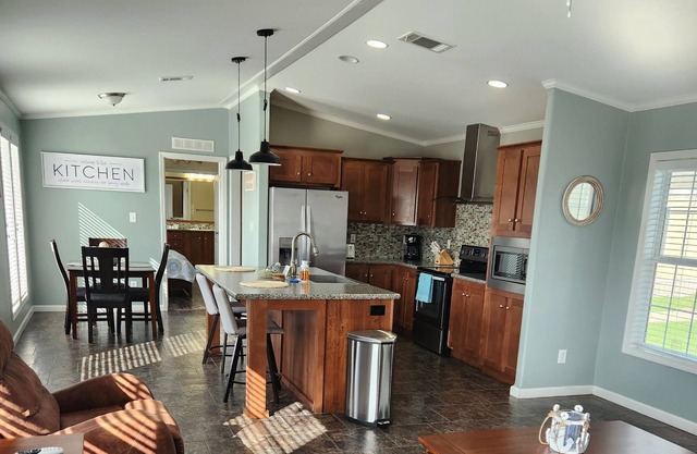 Charming 3 bed-home near Surfside -plenty of onsite amenities