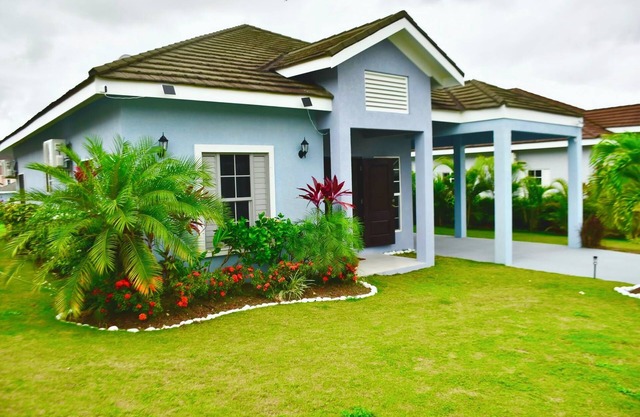 Charming 3-bedroom house with AC and WiFi in welcoming St. Mary Parish