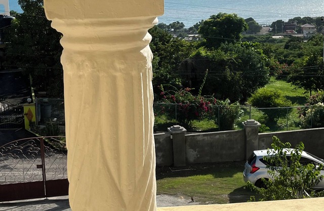 Charming 3-bedroom B&B with AC, WiFi in St Andrew, Jamaica