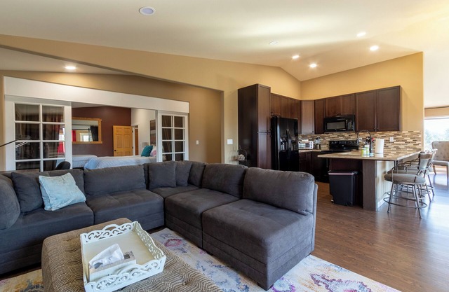 Charming 3-bedroom barndominum with stunning views