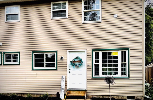 Charming 3-bedroom bungalow in delightful Edinboro with AC, WiFi