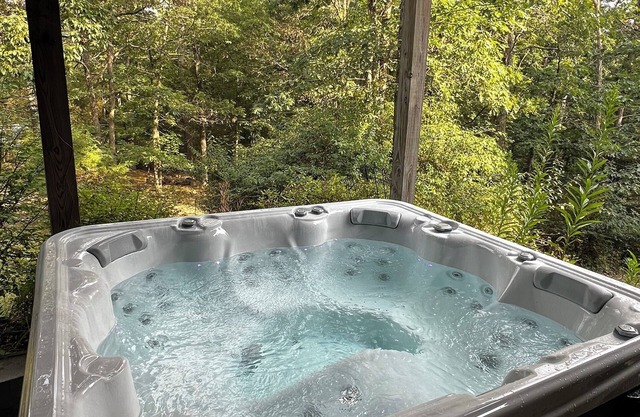 Charming 3-bedroom cabin in marvelous Mathias with AC, WiFi