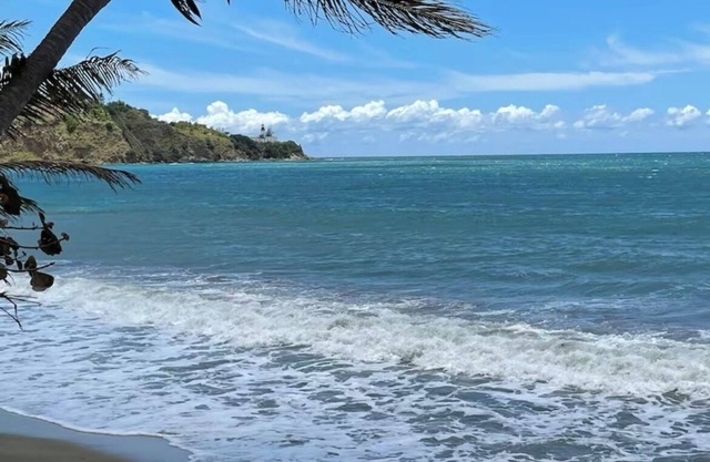 Charming 3-bedroom condo with oceans views