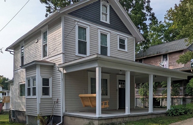 Charming 3-bedroom house with WiFi and AC in Brookville's quiet Northside