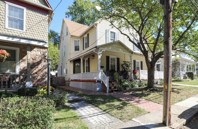 Charming 3 bedroom home located in the center of Doylestown Borough