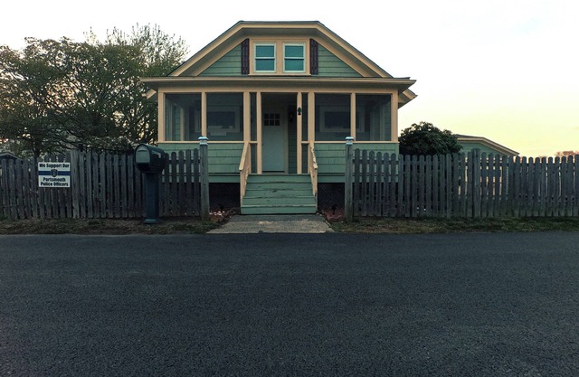 Charming 3-bedroom house in Portsmouth with beach at the end of the street.