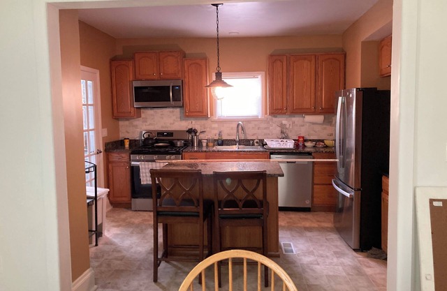 Charming 3-bedroom house for Rent, Monthly, 1,400.00.