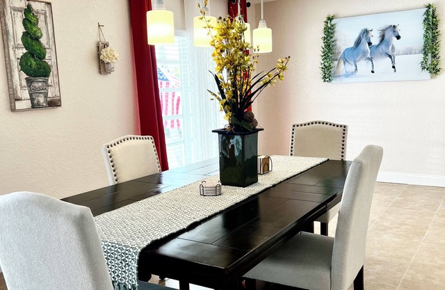 Charming 3-bedroom home with WiFi and AC in Homestead