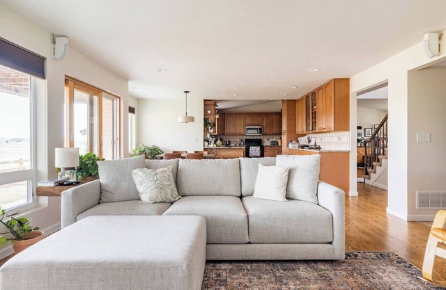 Charming 3-bedroom house with WiFi, foothill views, in serene Littleton