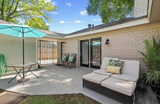 Charming 3-bedroom home with pool in quiet neighborhood