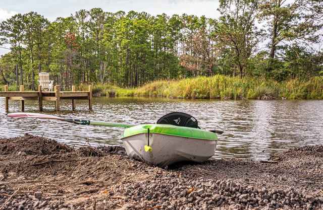 Charming 3-bedroom house on the water with a dock, close to Belhaven & Bath NC.