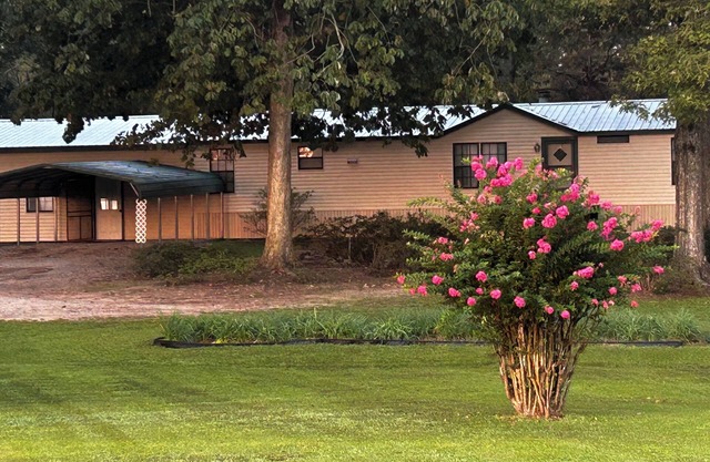 Charming 3-bedroom house on Woolen Lake