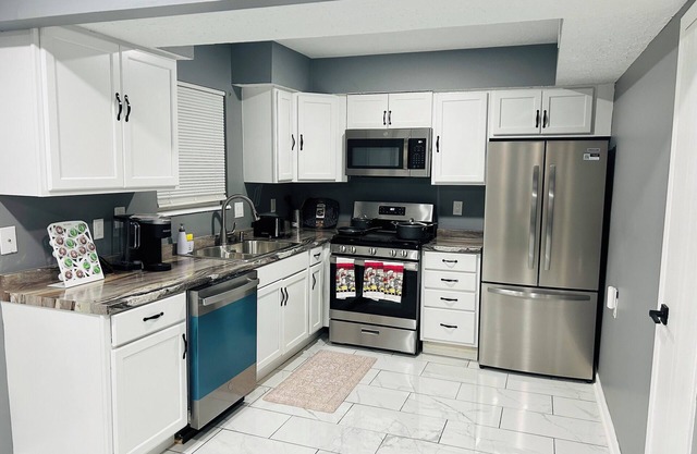 Charming 3-bedroom house with WiFi and AC in enchanting Columbus