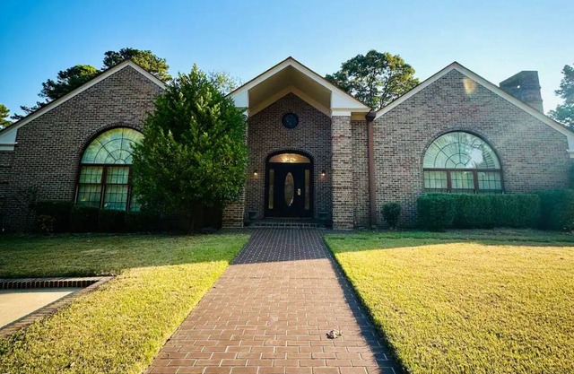 Charming 3-bedroom house with WiFi and AC in Magnolia