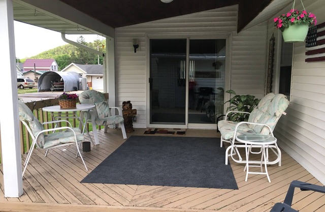 Charming 3-bedroom house next to the bike trail