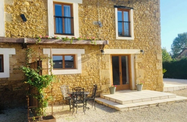 Charming 3-bedroom House with WiFi in NarthiacnLa Maison Galloise-Lavender