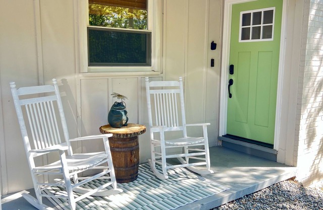 Charming 3-bedroom house - Boho By The Star - Cozy Retreat Close to Town